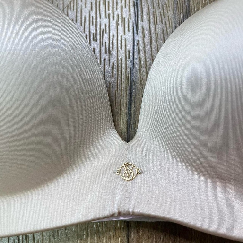 Victoria's Secret Push Up Nude Bra - Picture 5 of 5
